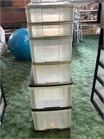 Plastic storage unit