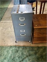 Two drawer filing cabinet on rollers