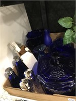 blue salt/pepper shakers/vases/bowl