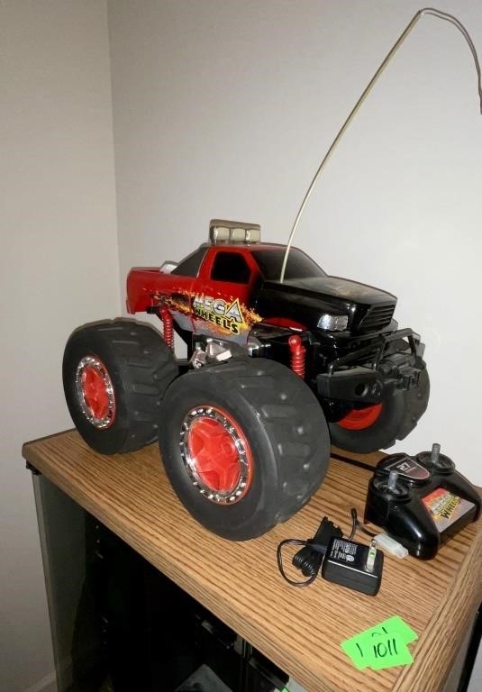 Remote control toy truck