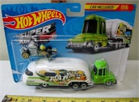 Hot Wheels Tooned Up Super Rigs Race Car Vehicle