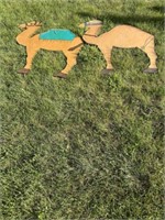 Wooden plywood camels
