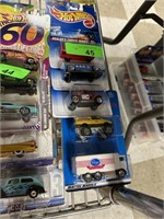 LOT OF 5 HOTWHEELS HOT WHEELS CARS