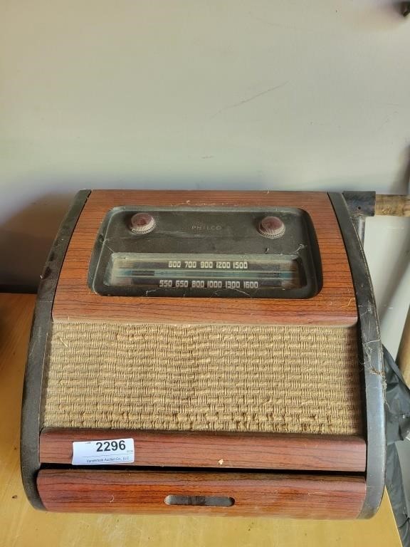 Vintage Philco Tube Radio - cord has been cut