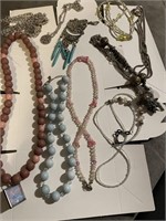 Costume jewelry lot- necklaces