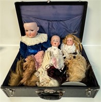 VINTAGE SUITCASE FILLED WITH ANTIQUE DOLLS