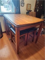 Kitchen Table w/ 4 Stools