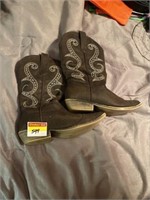 Women's boots size 6