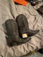 Women's boots size 6-1/2