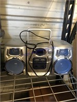 BOOM BOX W/ CD AND CASSETTE PLAYERS