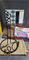 Lot of table runners, placemats & paper towel