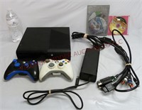 X-Box 360 w 2 Controllers & 3 Games ~ Powers On
