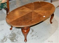Oval coffee table, 4 cabriolet legs, 120cm L