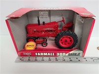 Farmall 300 Case 1:64 Scale Tractor
