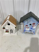 2 birdhouses