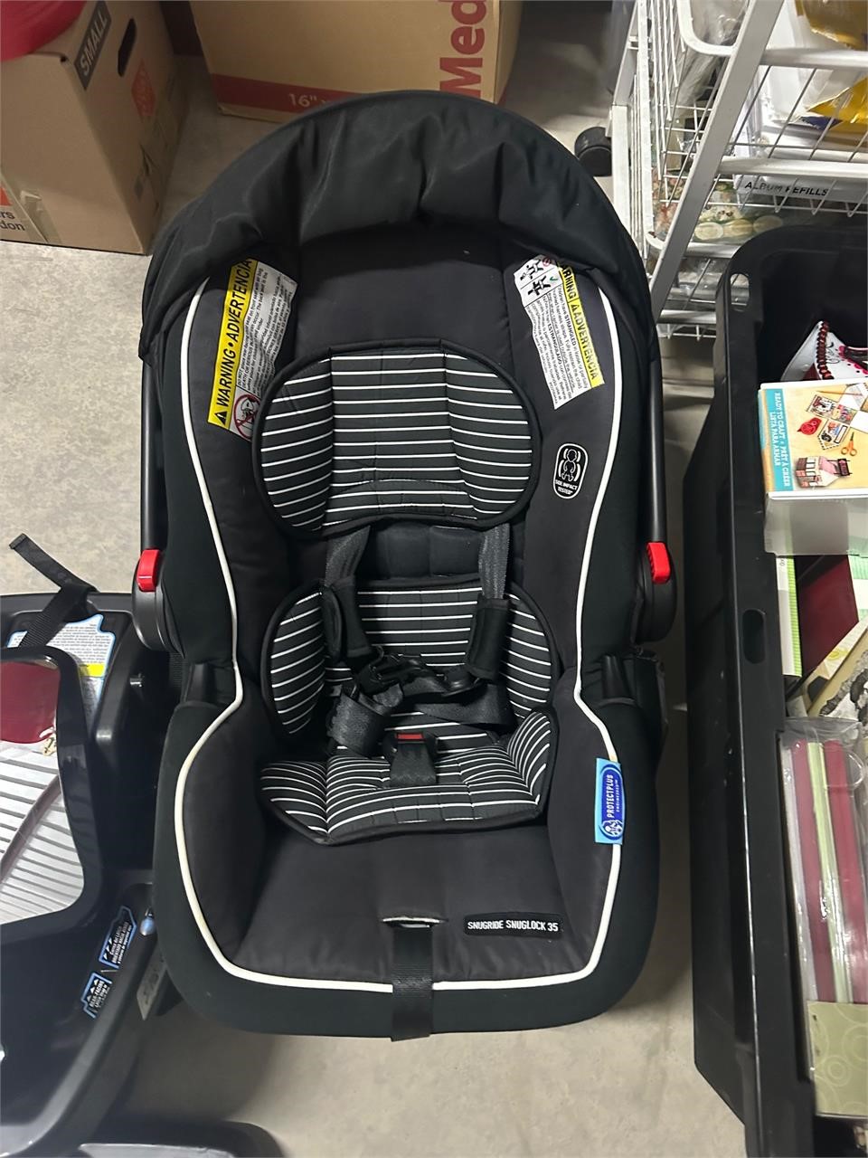 SNUGRIDE SNUGLOCK 35 Infant Car Seat