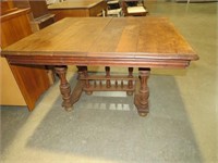 ANTIQUE OAK TABLE WITH STRETCHER BASE