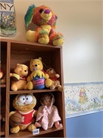 GARFIELD W/ BASKETBALL AND DOLL & WINNIE THE POOH