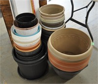 Assorted plastic planter pots