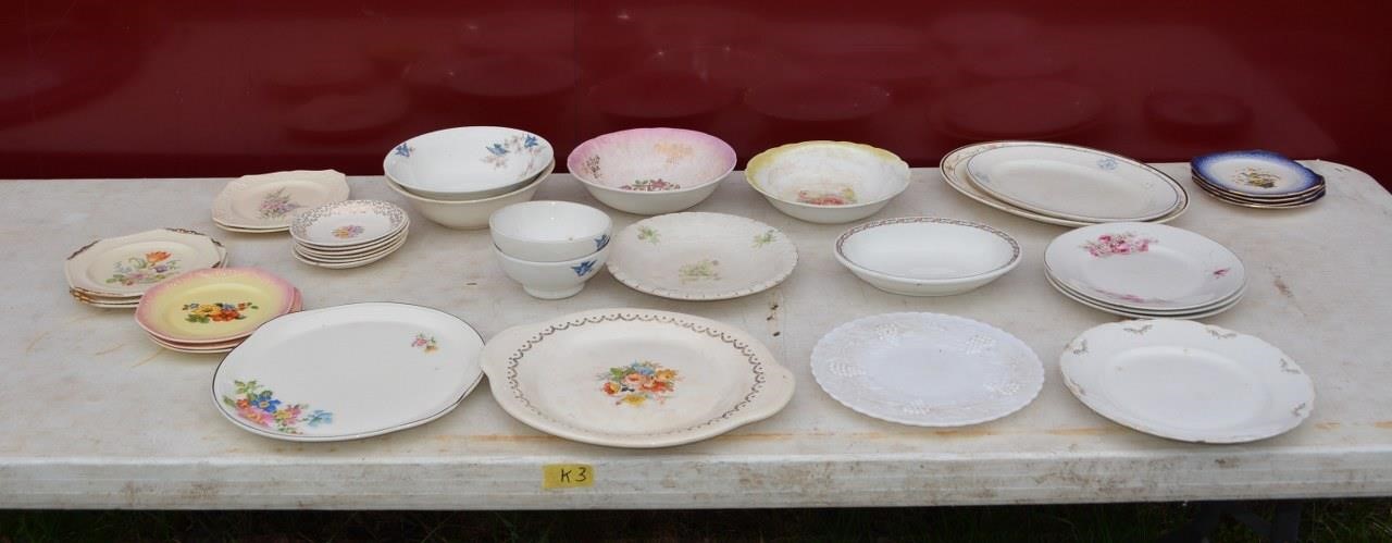 3K: 35 antique plates and bowls