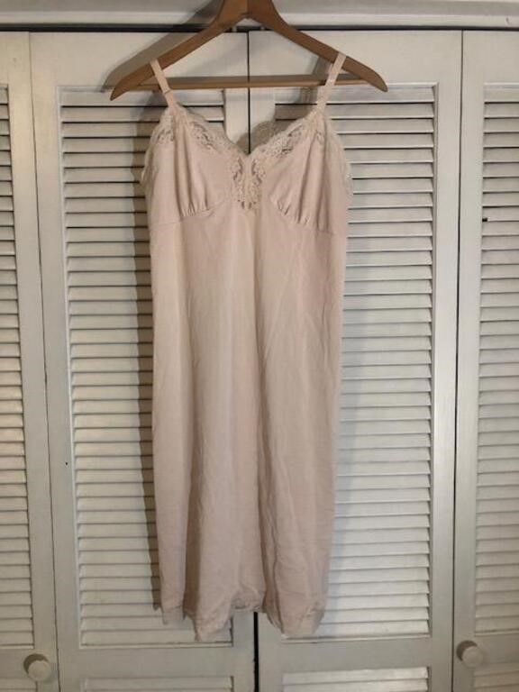 VINTAGE NIGHTGOWNS, HOUSECOATS, SLIPS & MORE - ENDS 6/30/24