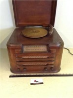 Vintage Wooden Record Player Radio