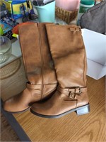 Size 7 Zip brown Boots