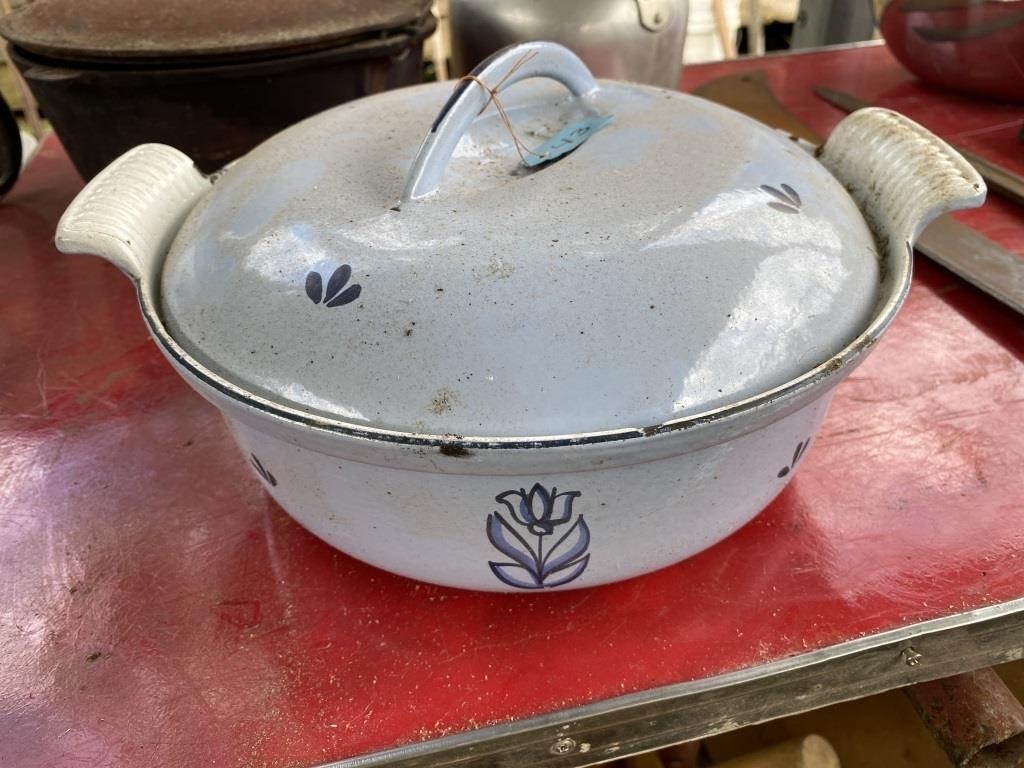 Enamel baking dish with lid with chunks in enamel