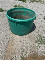 Empty mineral tub
