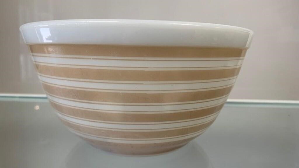 Vintage Pyrex Tan Stripe Nesting Mixing Bowl