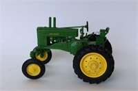 JOHN DEERE MODEL A TRACTOR ERTL 1/16