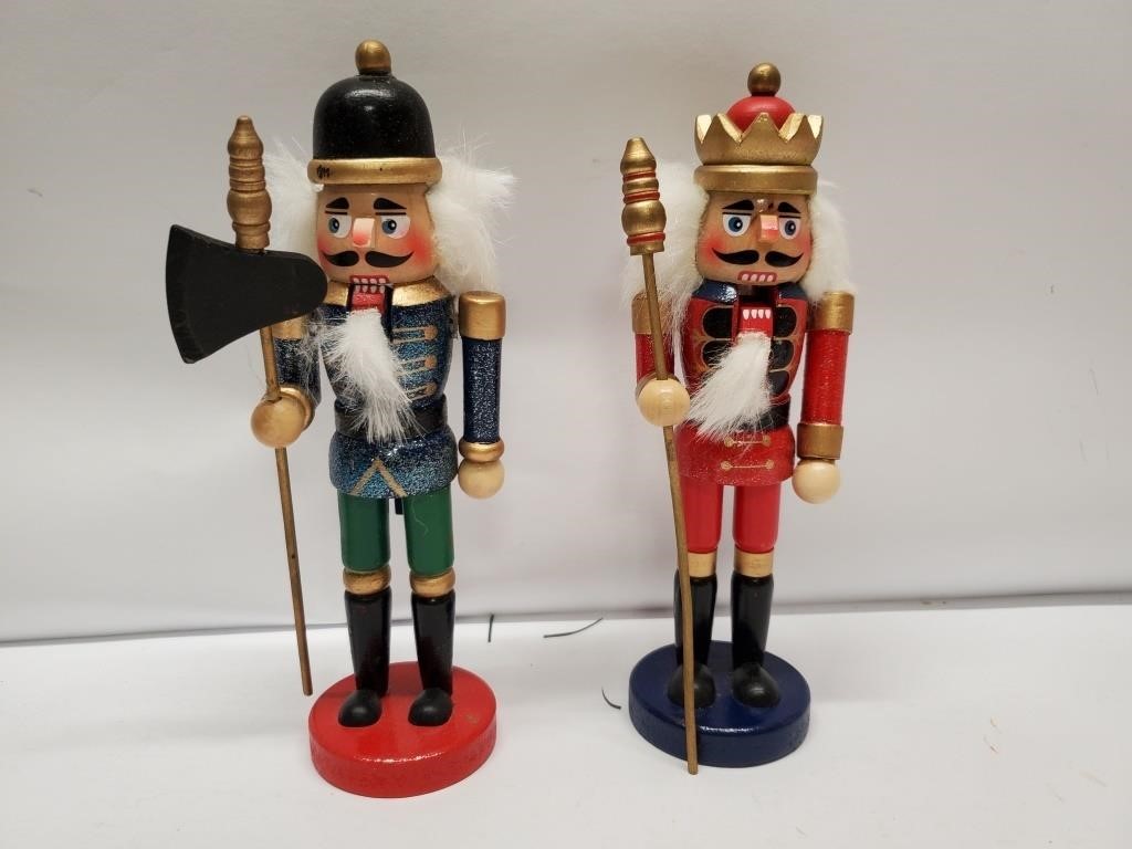 2 Nutcrackers Wood