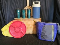 Picnic Basket, Lunch Bag, Divided Plates, Igloo