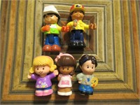 5 Fisher Price Little People
