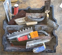 LARGE LOT OF TROWELS