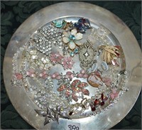 Costume Jewelery Lot (Tray Not Included)