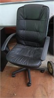 Swivel Office Chair (good cond, needs cleaned)