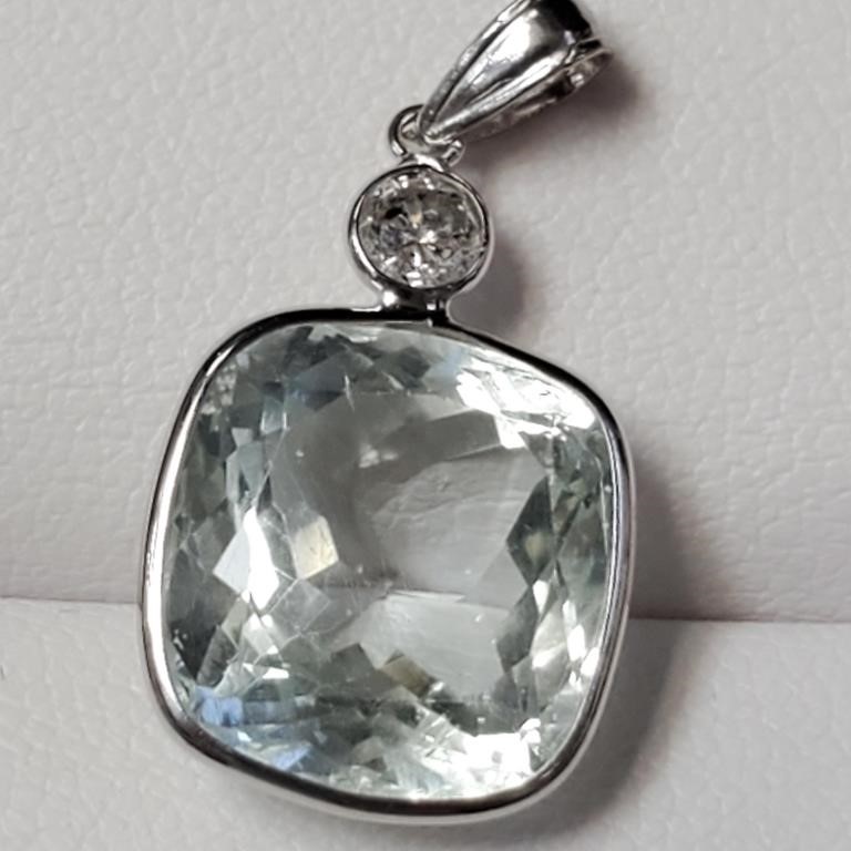 $1800 14K 2.2g  Aqua(32.7ct) Diamond(0.2ct)