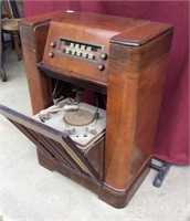 Vintage Philco Floor Model Tube Type Radio