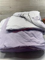 Reversible comforter set appears to be twin
