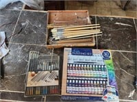 Artists Acrylic paint, brushes & box