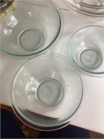 3 glass mixing bowls