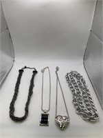 NECKLACE LOT OF 4