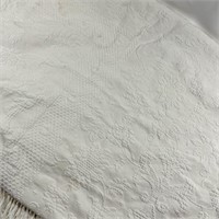 Patterned Off White Bedspread w/ Fringe Full Size