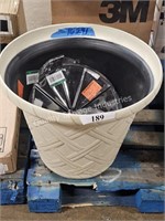 large plastic planter & tray liners