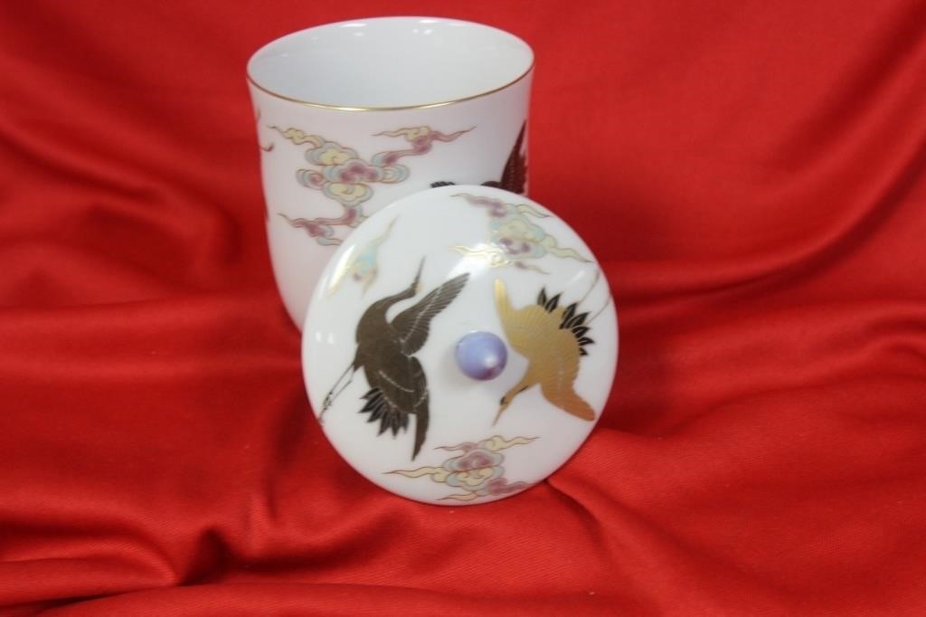 A Japanese Fukugawa Ceramic Teacup and Lid