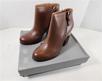 NEW Kenneth Cole Leather Heel Boots (Size: 8)