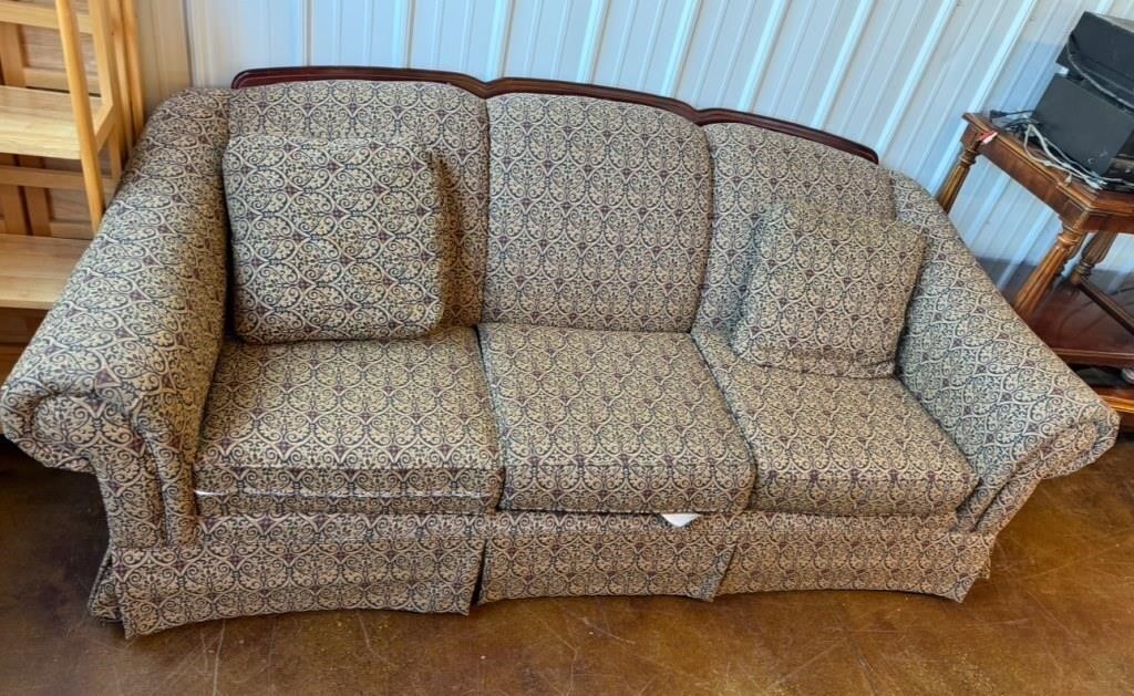 Broyhill Couch ( VERY CLEAN) NO SHIPPING