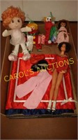 Box of vintage dolls and ornaments (137)
