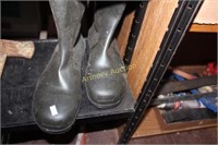 SIZE 11 RUBBER BOOTS